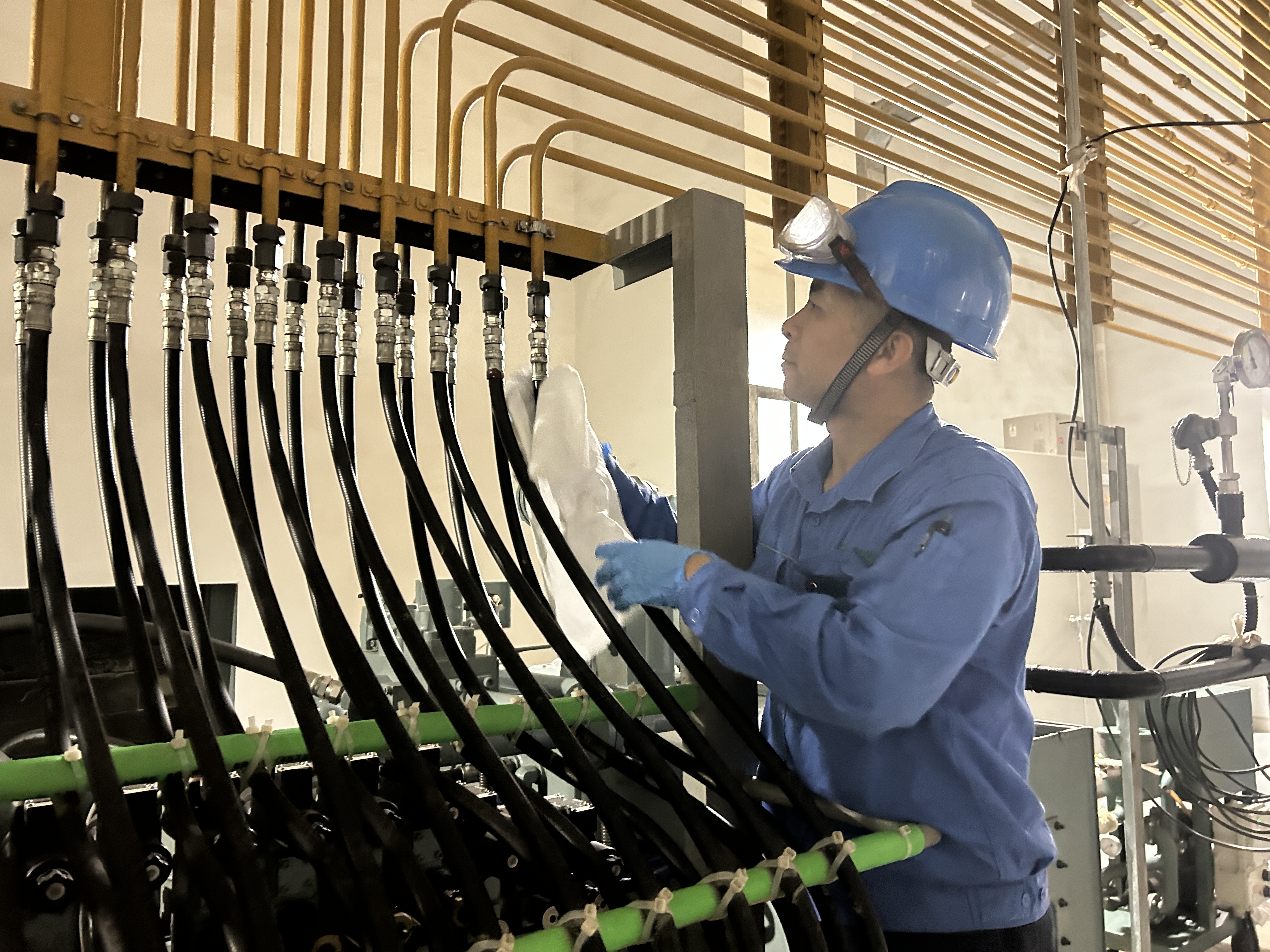 劳动创造美好生活 | 致敬熊猫体育劳动榜样